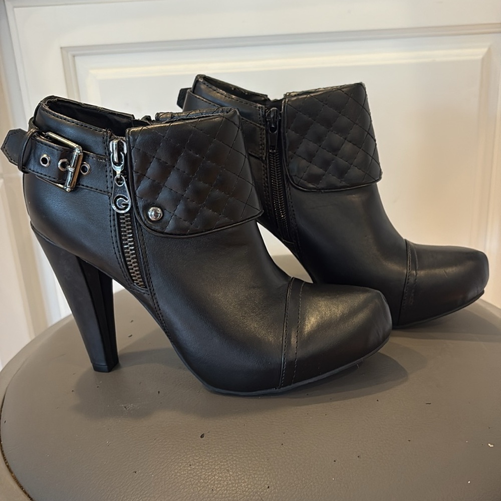 Elegant Black G by Guess Leather Ankle Booties Heeled Boots, Size 6.5